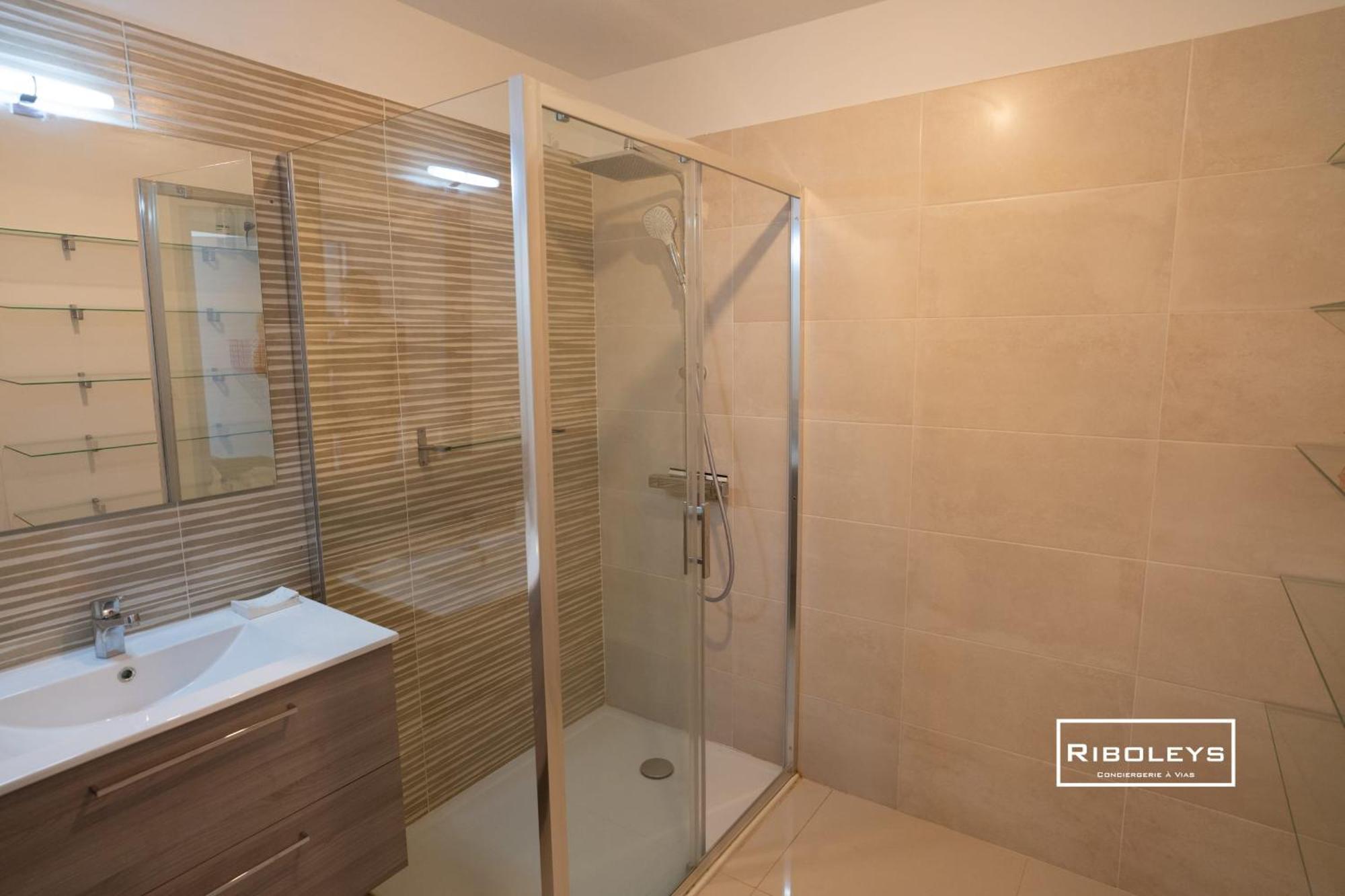 Grand T3 Neuf Climatise Avec Wifi A 100M De La Plage Vias Exterior photo